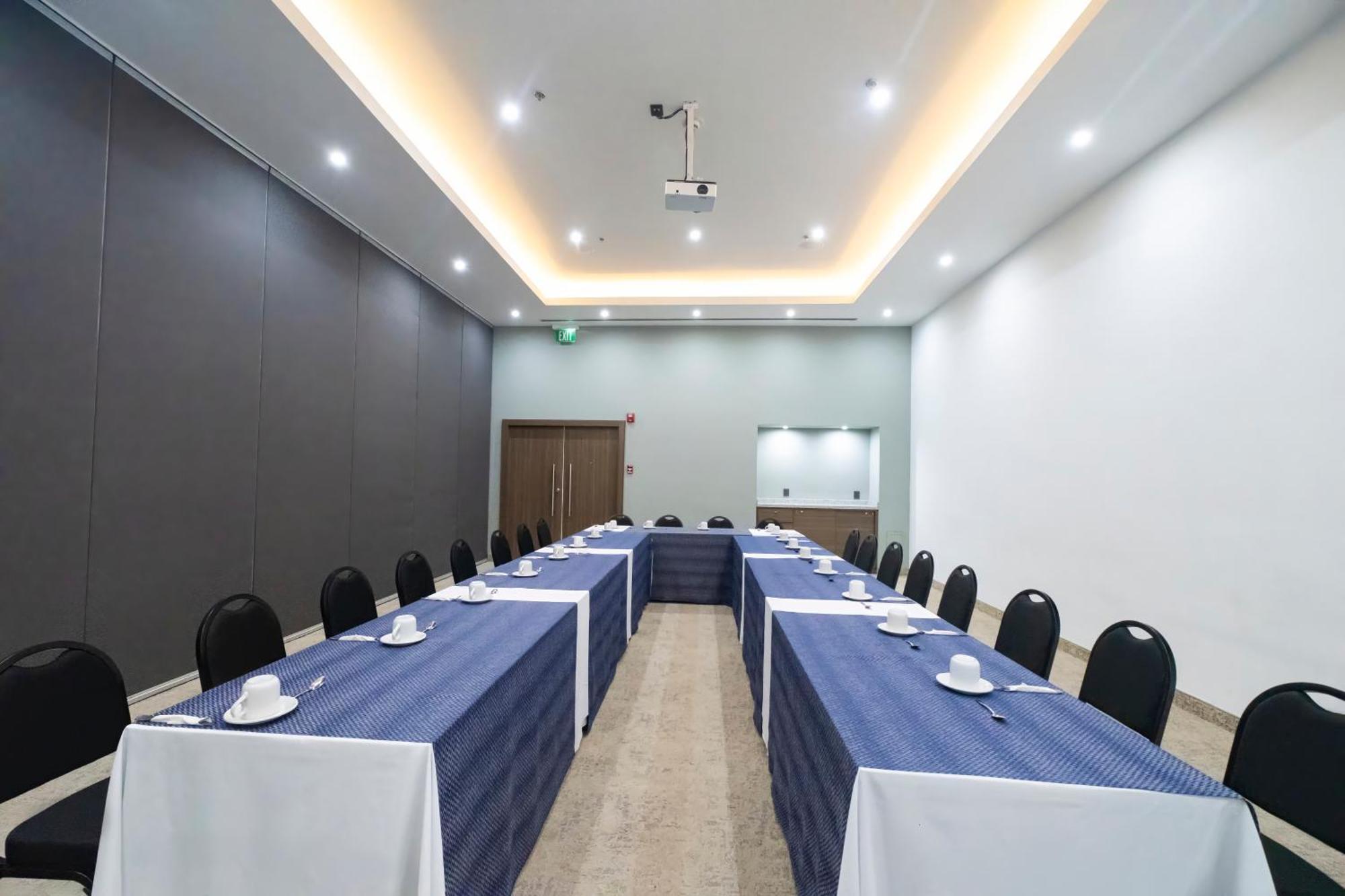 Holiday Inn Uruapan By Ihg Exterior foto