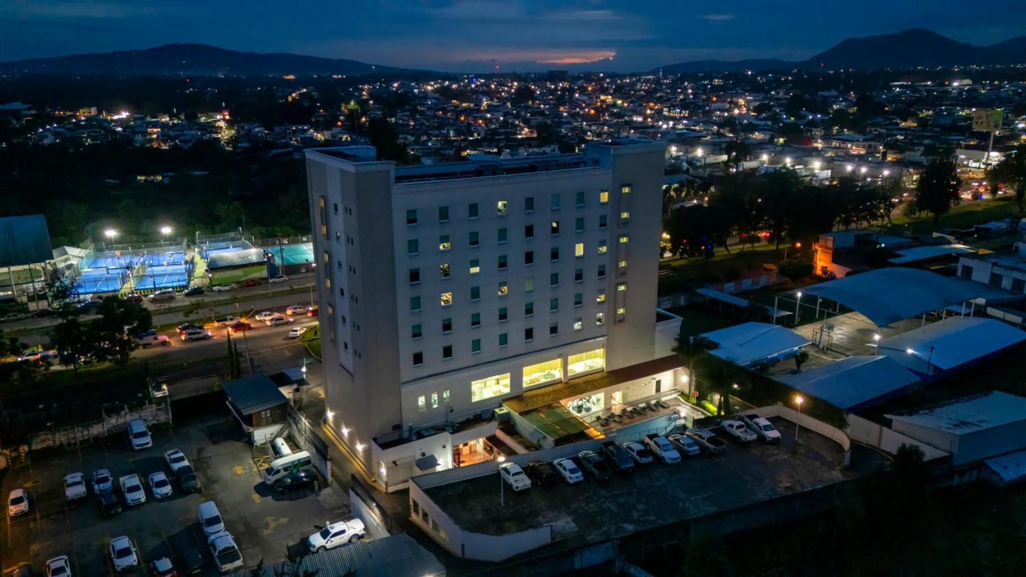 Holiday Inn Uruapan By Ihg Exterior foto