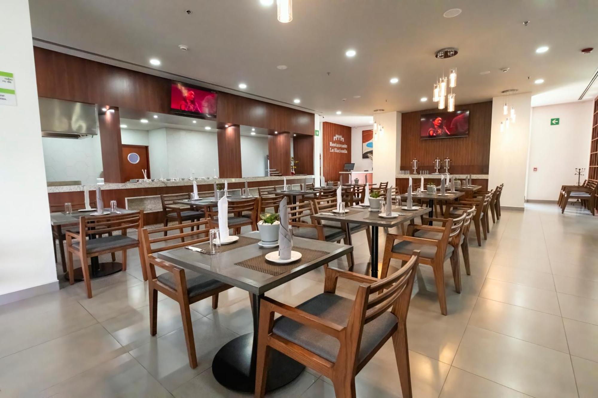 Holiday Inn Uruapan By Ihg Exterior foto