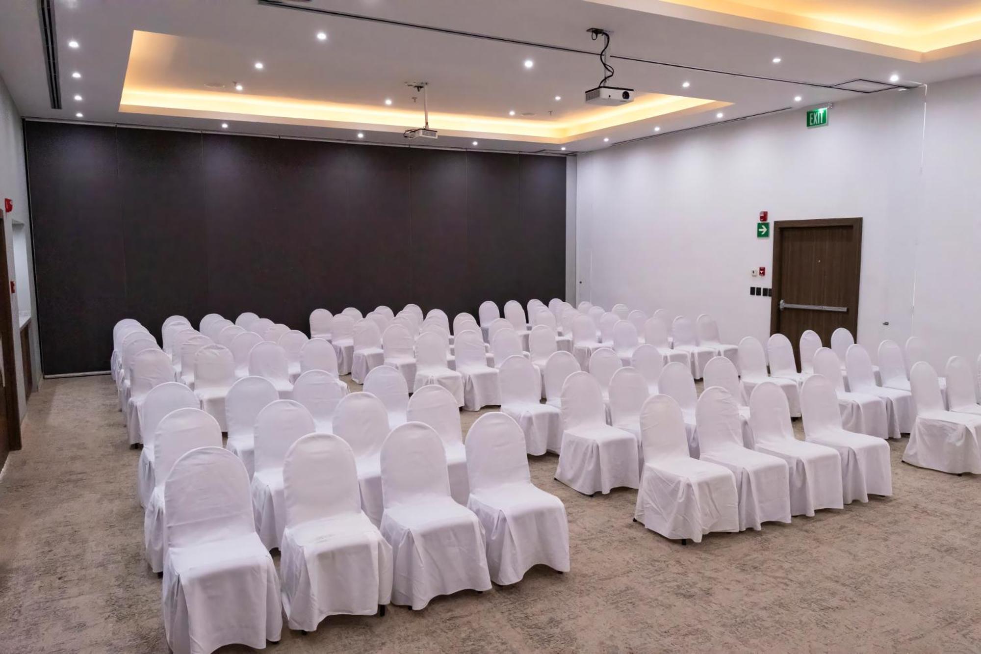 Holiday Inn Uruapan By Ihg Exterior foto