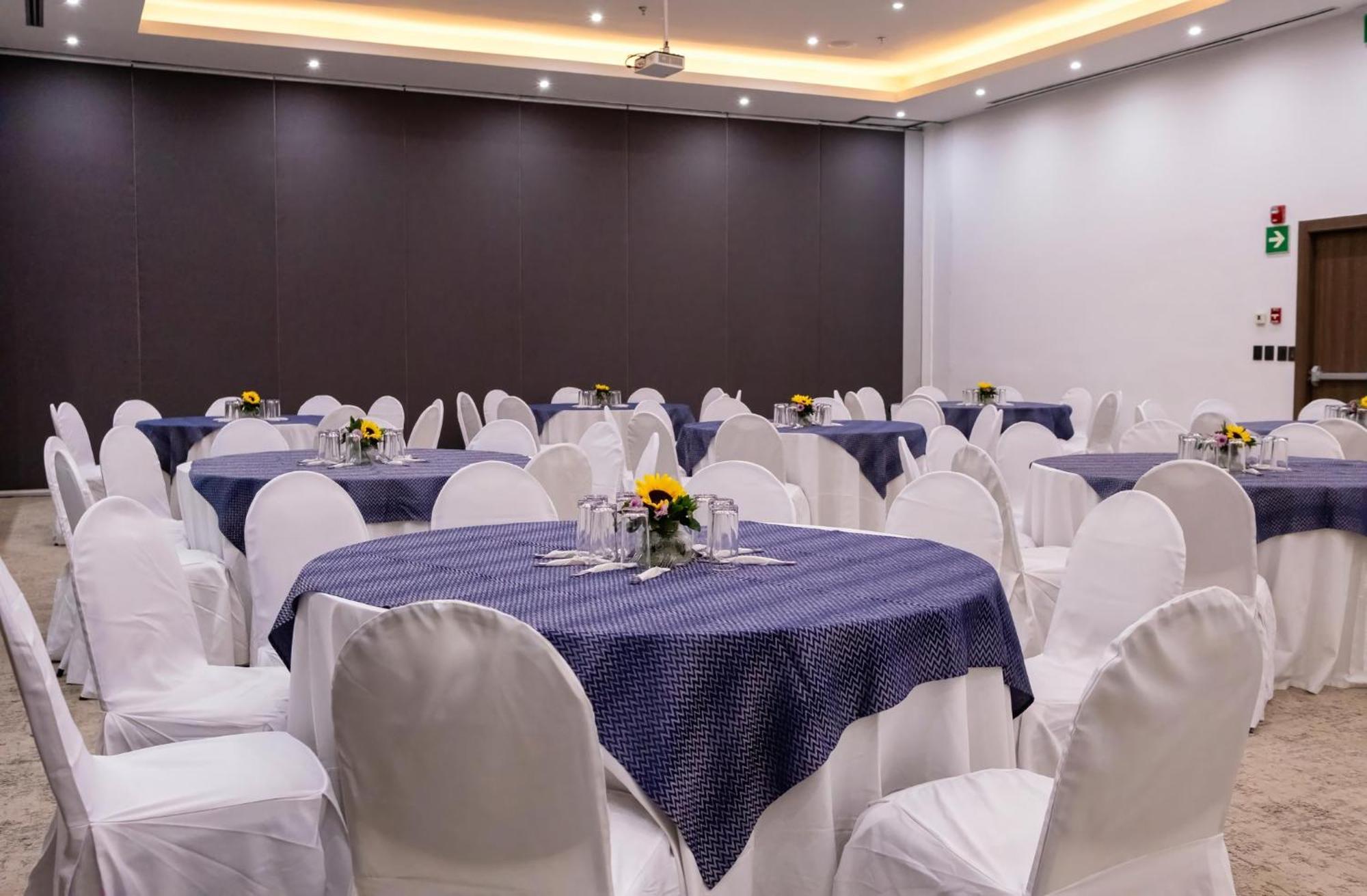 Holiday Inn Uruapan By Ihg Exterior foto
