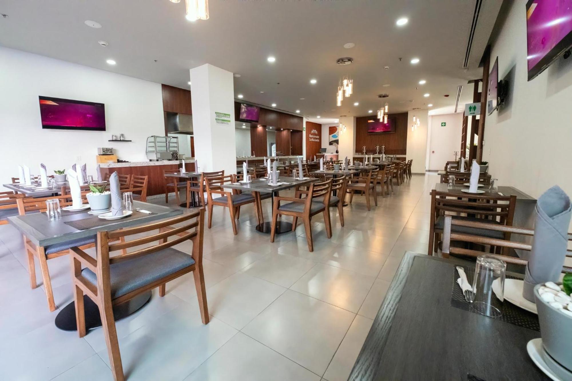 Holiday Inn Uruapan By Ihg Exterior foto