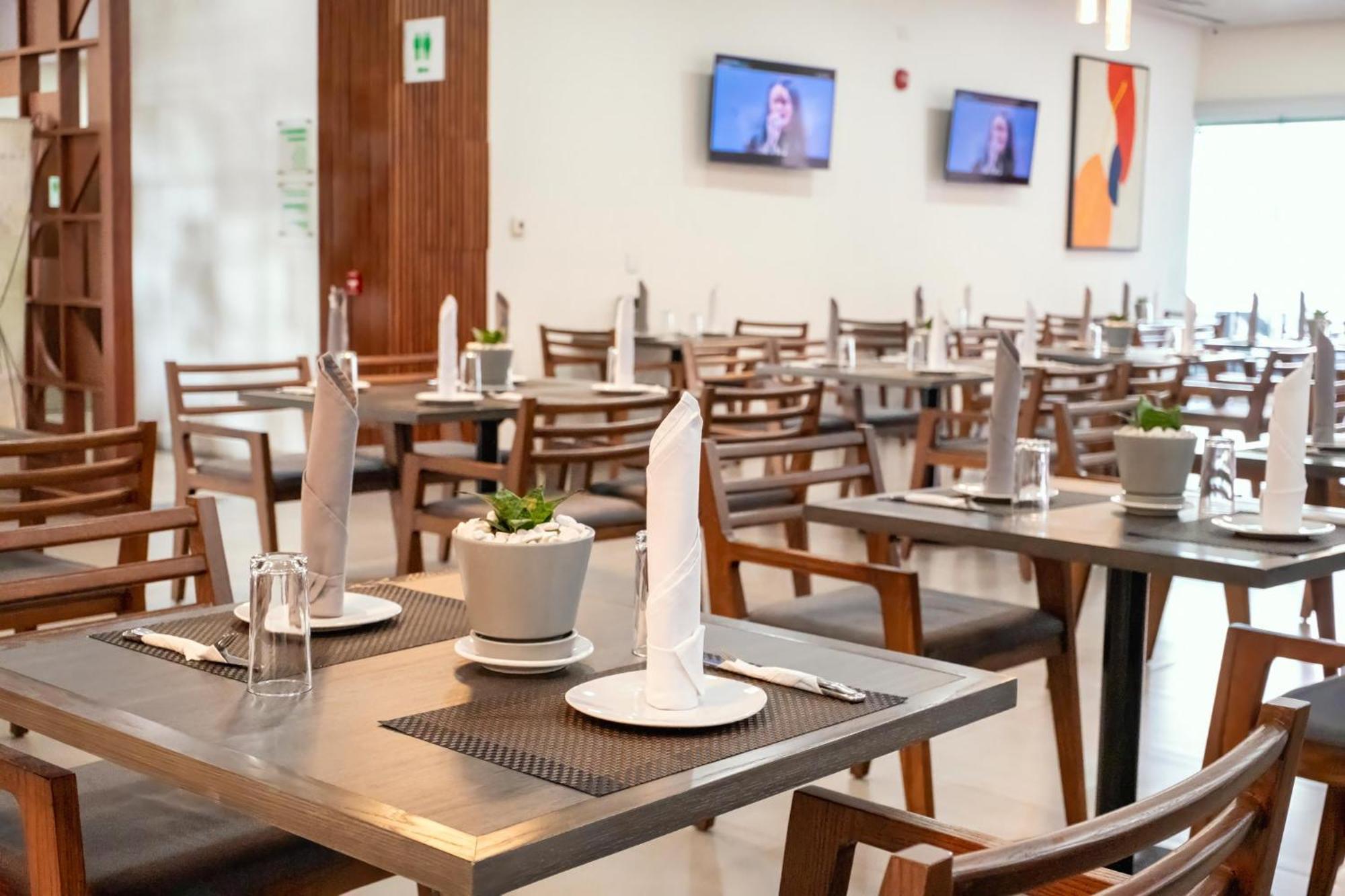 Holiday Inn Uruapan By Ihg Exterior foto