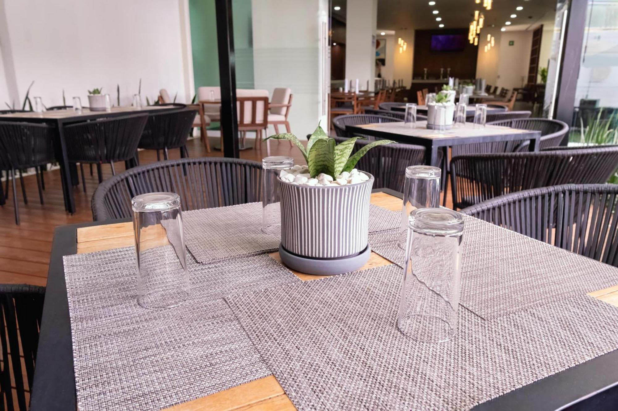 Holiday Inn Uruapan By Ihg Exterior foto